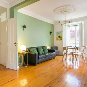 Spacious, Bright And Newly Renovated 2 Bedroom Apartment, Historical Center, Madragoa Lisbon